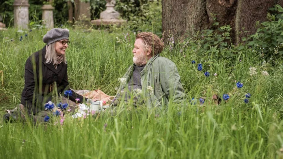 Änka hittar enstöring när ett byggföretag hotar att jämna hans hemmasnickrade skjul med marken i "Hemma i Hampstead".