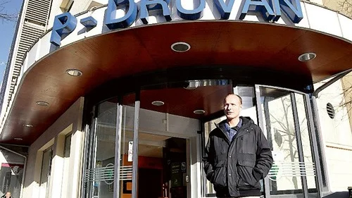 Druvan har nyligen fått ny belysning. Nu blir det även flera betalstationer i huset.