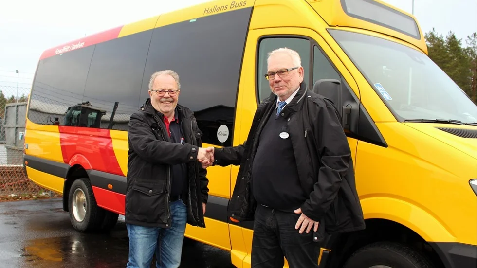 Kjell Johansson och Pelle Hallen slår ihop sina bussföretag. Foto: Ellinor Harrysson