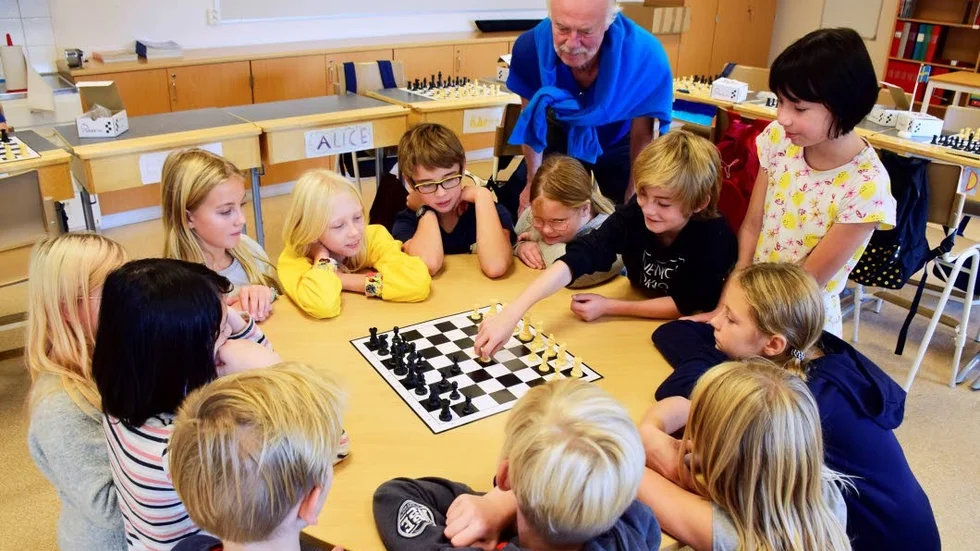 Fjärdeklassarna på Frödinge skola lärde sig idag nya drag av Lennart Beijer.