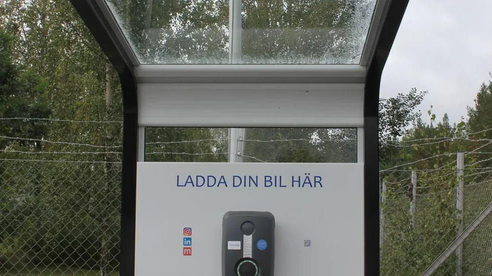 Busskurer är det stora för Team Tejbrant, men på senare år har skydden till laddstationer blivit en stor produkt.