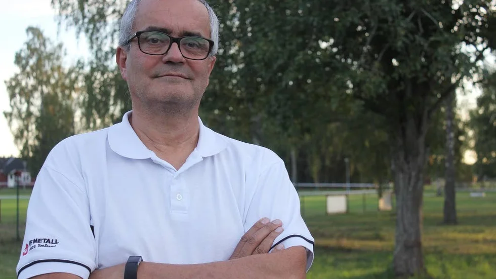 "En ljusglimt i allt är att vi hellre tappar mandat till C än SD", säger Tomas Söreling i en kommentar till att Socialdemokraterna tappar fyra mandat.