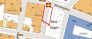 Nio p-platser stängs av på torget