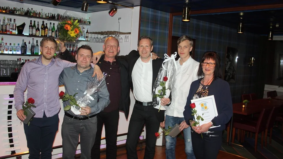 Många föreningsmedlemmar prisades under kvällen. Från vänster: Oliver Carlford, Patrik "Körle" Pihl, Ulf Larsson, Stefan "Släggan" Andersson", Lukas Örnros och Anki Hultgren. Foto: Karl Edgren