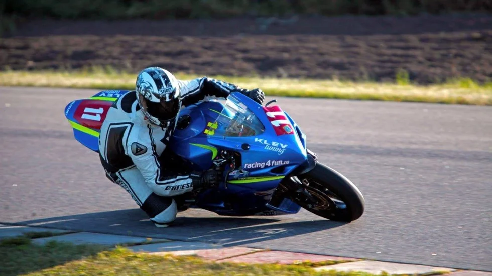 I helgen debuterar roadracing-åkaren Johan Rydén från Vimmerby i SM-seriens värstingklass, Superbike. Foto: Privat