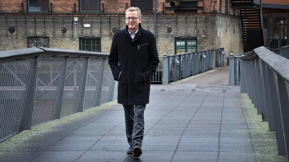 Bygga broar. Anders Carlsson jobbar med att sammaföra folk med varandra.