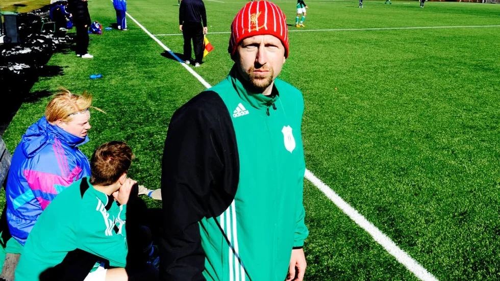 Tränare. Tobias Pettersson är tillbaka som tränare i Överums IK och det väntar en tuff säsong för hans lag.
