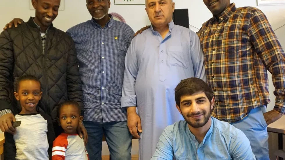 Mötesplats. Föreningen Midnimo vill vara en mötesplats för både gamla och unga. Övre raden från vänster: Jamal Abdullah, Isman Ismail, Abdallah Yons, Rashid Yusef. I förgrunden bröderna Amin och Anwar Abdullah samt Abdallah Akram.