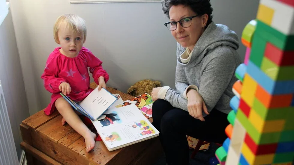 Livet vore enklare om det fanns helgdagis i Vadstena. Det menar Carina Malmlöv, mamma till dottern Merida, två och ett halvt år.