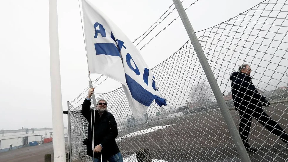 Glenn Ohlsson hissar ner företagets flagga - för gott.