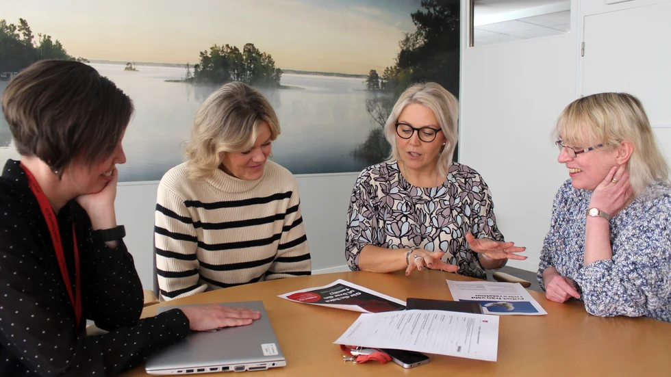 Linda Ulriksson, Elisabet Arvidsson, Nina Johansson och Helena Bennett diskuterar våld i nära relation.