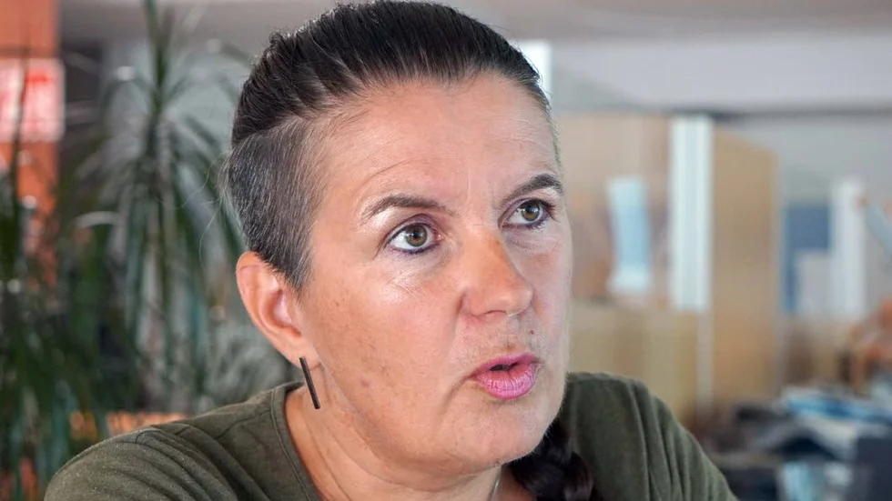 Akko Karlsson (MP) håller fast vid att förlängningen av flygplatsen inte var en bra investering.