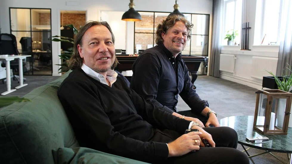 Johan Backarp och Magnus Geeber gör om ett gammalt industriområde i Tannefors till moderna kontorslokaler.