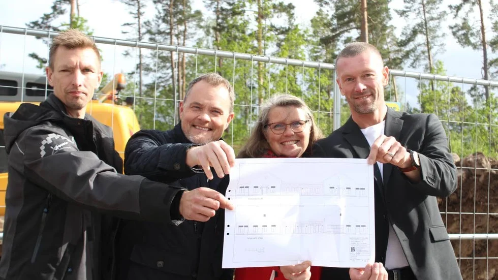 Mikael Sjöberg, Joakim Lehman, Ann Hemmingsson och Rikard Spalle är nöjda över att arbetet att bygga en ny gruppbostad är igång.