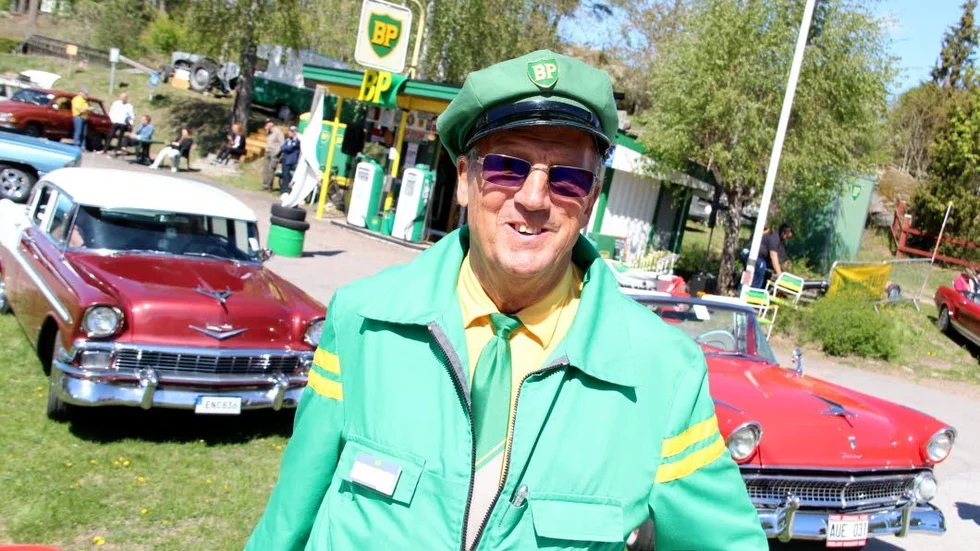 Siewert Jonsson och hans fru Kersti anordnar, för femtonde året, veteranbilsrally i Björkfors. På lördag är det dags.