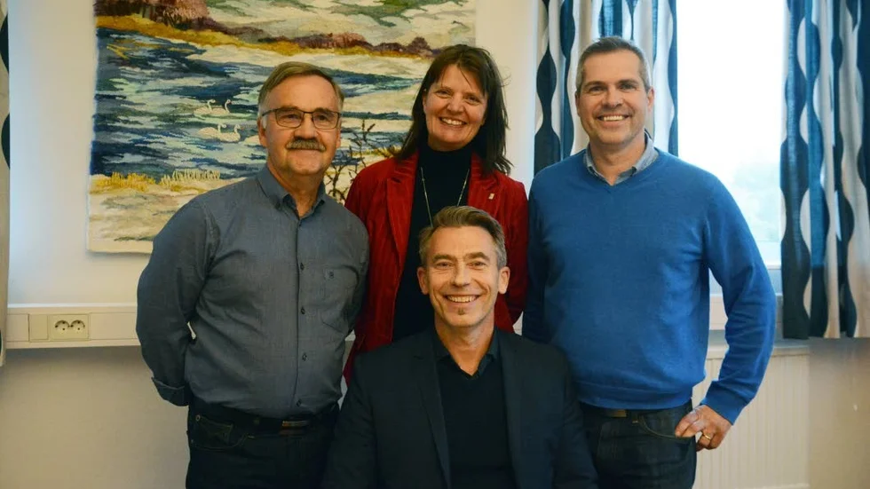 Vimarhems nye vd, Johan Oléhn flankeras av bolagets vice ordförande Thomas Karlsson, kommunalråden Ingela Nilsson Nachtweij och Vimarhems ordförande Magnus Danlid.
