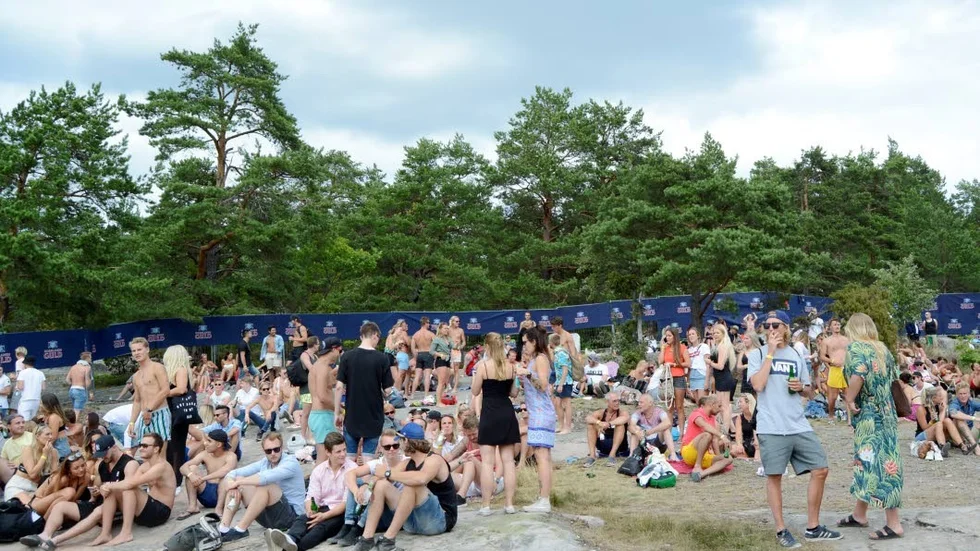 Dagsfest. Omkring 1 000 personer ville sola, lyssna på musik och umgås under dagen. Totalt lockade festivalen omrking 2 500 personer.