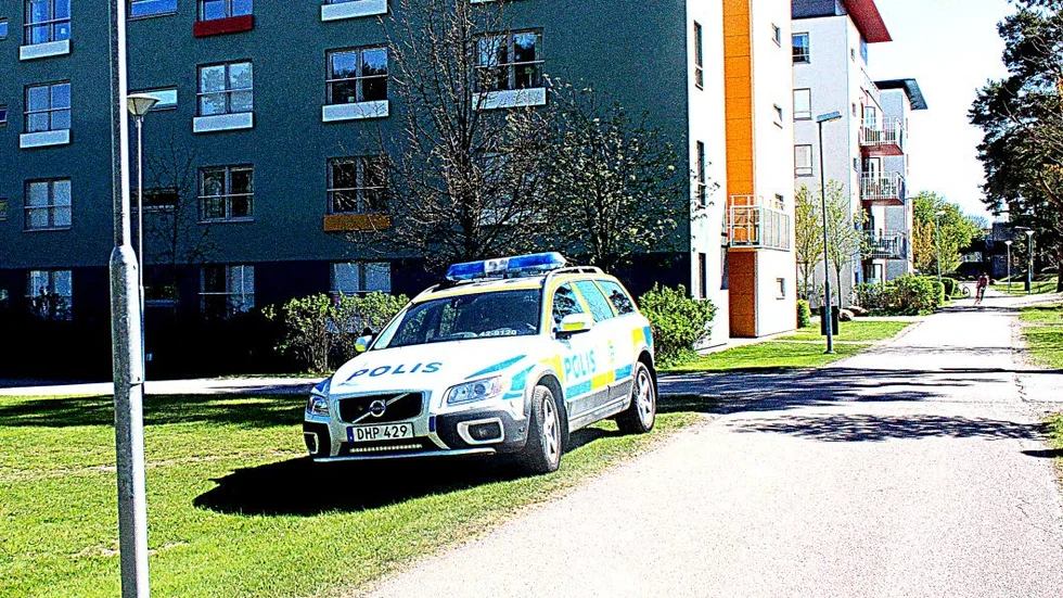 Sökandet efter den försvunne 22-åringen kommer att fortsätta under söndagen.