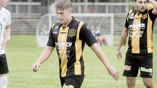 Målsumpare. Markus Ahl och Robert Samo hade några av de hetaste chanserna för Gullringen mot Mjölby Södra.
