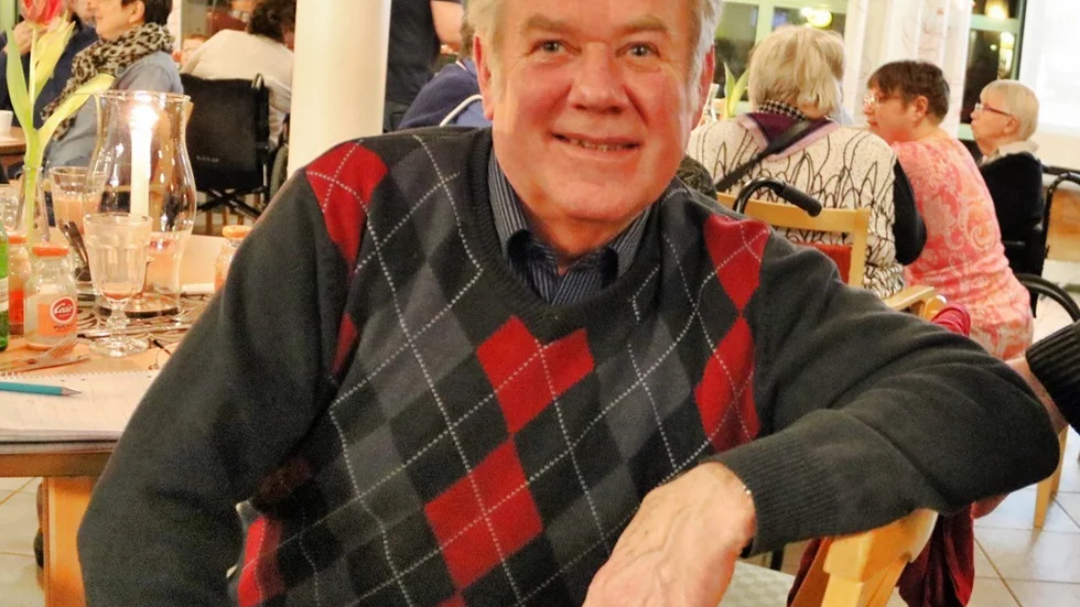 Göran Skepp är en av de många raggarbilsägarna som ställer upp ideellt varje år för att ge pensionärer på boendet en biltur och utflykt i Västervik.