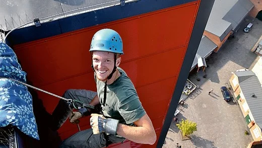 64 meter, det är väl ingenting, verkar Jimmy Klinteskog tycka.