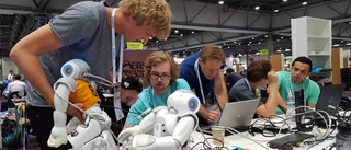 De tävlar i Fotbolls-VM – för robotar