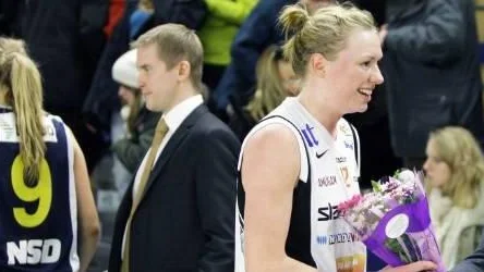 Elin Söderström var bra - men förra lagkamraten Frida Grahn var snäppet värre. Den förra Luleåstjärnan stal med sig alla tre poängen till sin nya hemstad Norrköping.