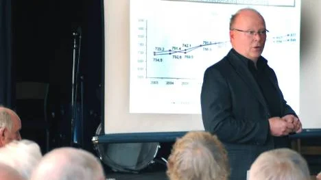 Det har inte varit någon dans på rosor för kommunalrådet Robert Forsberg (S) och S-styret i Kalix.