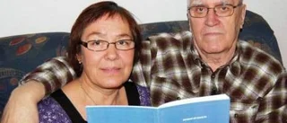 Rudolf, 82, hyllar sin annorlunda bror med en bok
