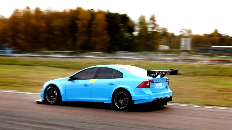 En Volvo S 60, med nyutvecklad 4-cylindrig turbomotor på 400 hästkrafter, blir Polestar Cyan Racings vapen när de gör en flerårig satsning på WTCC från och med 2016.