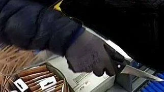 Rån. En av gärningsmännen var beväpnad med kniv vid rånet mot Himnahallen den 22 november.
