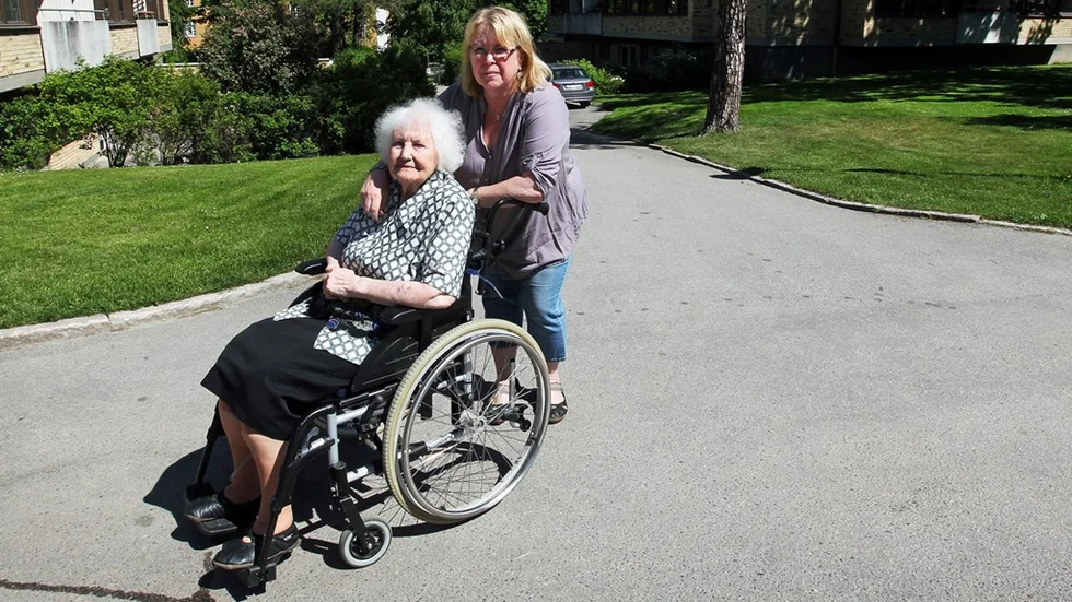 Mary Runo och Anette Jacobsson ang. utkastad från taxi