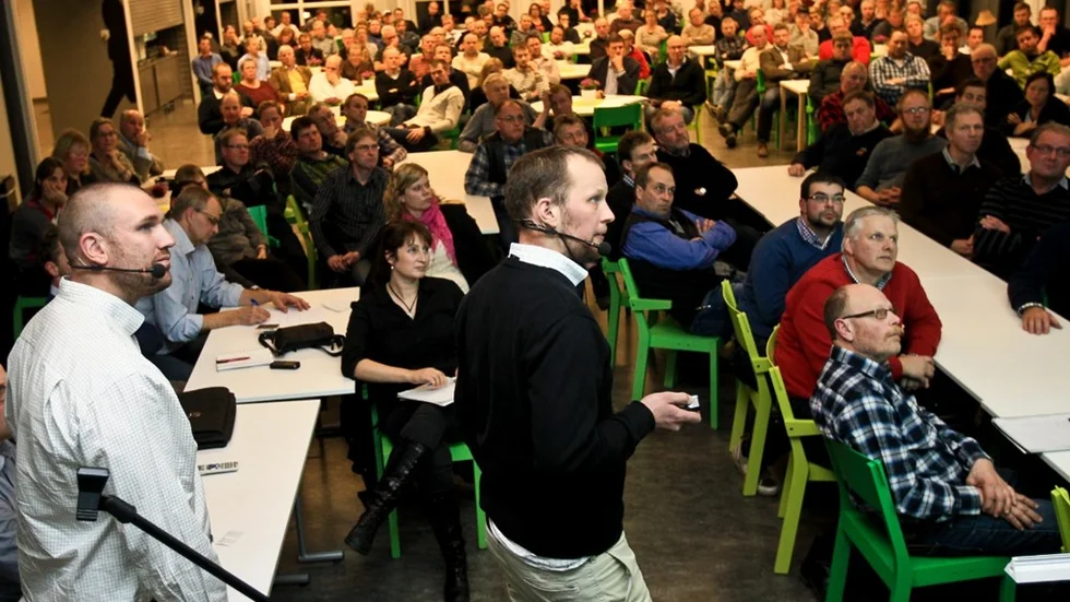 MjÃ¶lkbÃ¶nderna Anders Birgersson och Jakob Olai manar till blockad av arla.
Foto Pia Molin