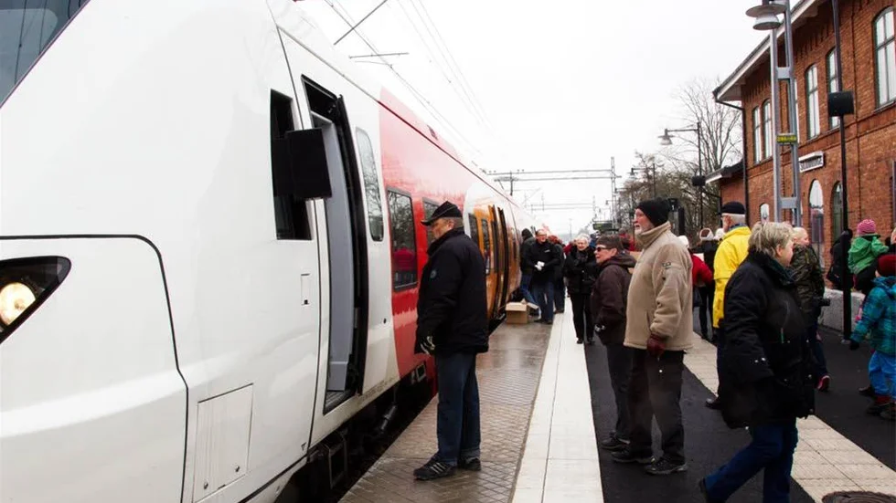 Tåget från Skänninge fylldes med passagerar som ville fortsätta firandet i Motala.