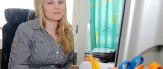 Hon sätter medicin och alkohol under lupp