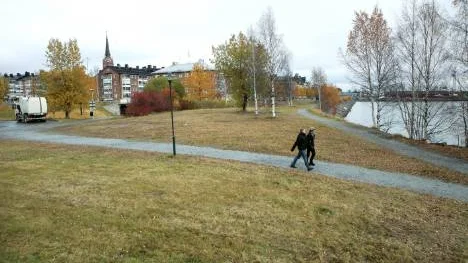 Här, i marken där två höghus ska byggas, har stora mängder cancerframkallande ämnen påträffats.FOTO: Kurt Engström
