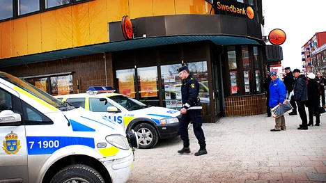 Linus Örnberg, yttre befäl, berättade att ingen kommit till fysisk skada vid rånet i Boden och att en man gripits, som är skäligen misstänkt för rån alternativt grovt rån.