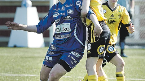 Prestigematchen om vilket damlag som är bäst i Luleå fick ingen segrare. Och båda lagen lär vara med i kampen om serieseger. Foto: KURT ENGSTRÖM