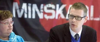 Karlsson kräver att Groth avgår