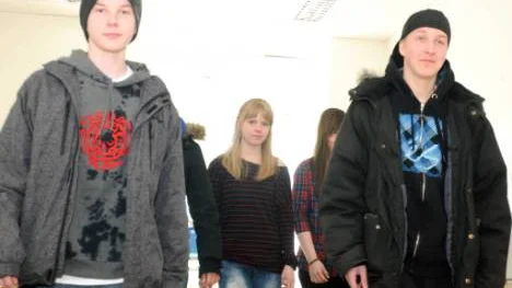 Oskar Laulajainen, Linda Väänenen och Janne Palovaara är några av Marielundsskolans elever som nu inväntar besked om de kan åka till Italien eller inte.