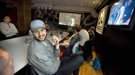 Hyvää! Vesa Mäkäläinen ser ut att vara nöjd med att få möta Norrköping i finalen.