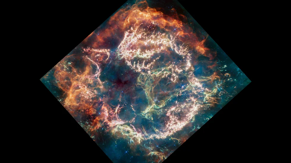 Supernovan Cassiopeia A befinner sig omkring 11|000 ljusår från jorden i stjärnbilden Cassiopeia.