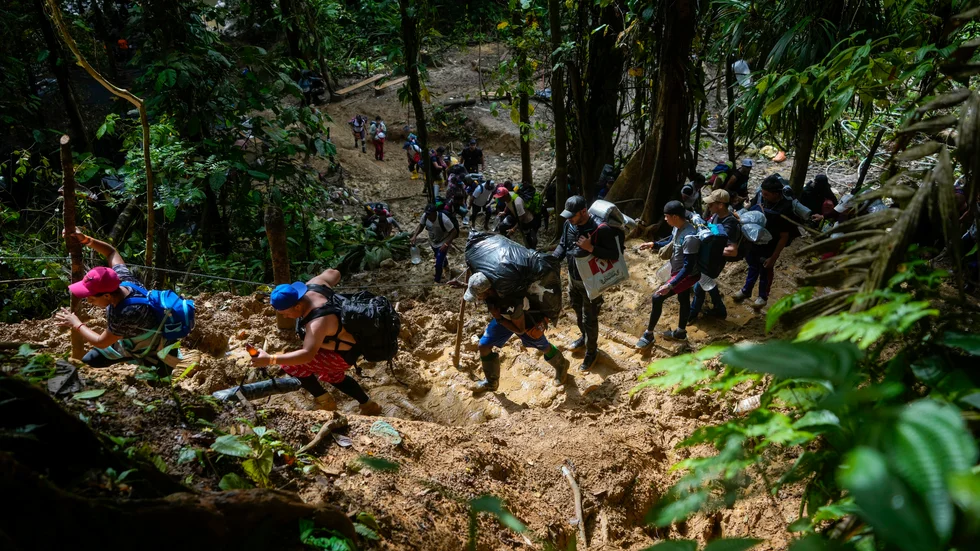 Migranter, de flesta venezuelaner, korsar Dariéngapet från Colombia in i Panama, i ett försök att ta sig till USA. Arkivbild.