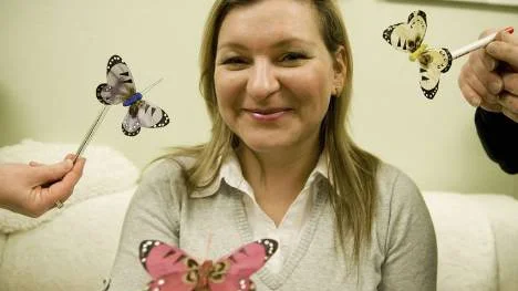 Glad Fjäril är namnet på Elena Ivashchenkos spa och skönhetssalong. I lokalen återfinns massor av fjärilar. Elena är positiv och hoppas                      att Luleåborna ska börja unna sig behandlingar i samma utsträckning som det ryska folket gör. FOTO: Kajsa Zita