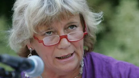 Förra jämställdhetsministern Margareta Winberg (S) besöker Kvinnobiblioteket på Björkskatan i Luleå under söndagen.