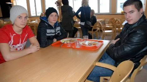 Janne Rintala, Johan Sundqvist och Rick Larsson tycker att maten har blivit bättre.FOTO: Lotta Nilsson