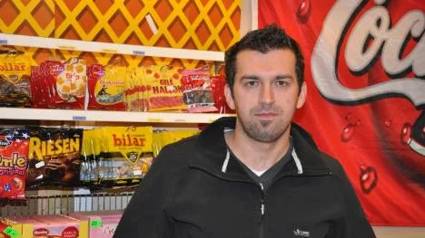 Oday Alhaddad utsattes för ett rånförsök i sin butik på Lasarettsgatan i Gällivare på söndagskvällen.FOTO: Maria Ödalen