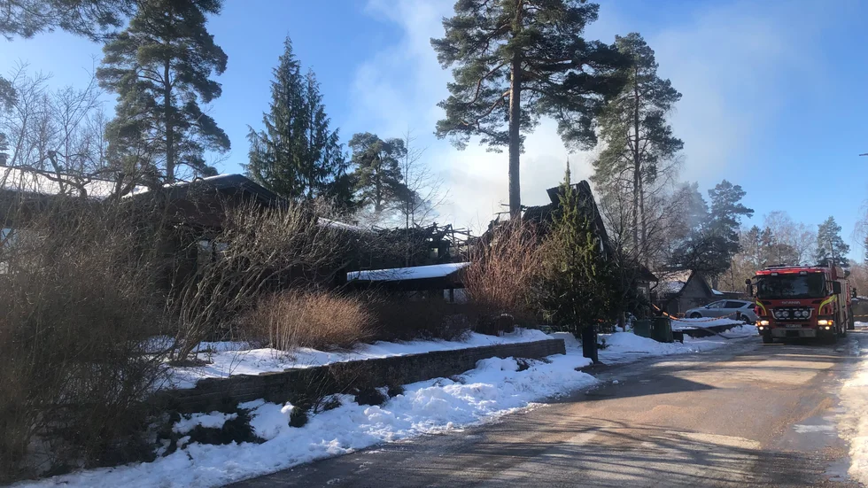 Huset fick brinna ner till grunden efter att lågorna fått fäste i taket.