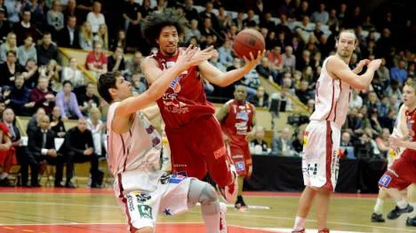 Fadern, sonen och det lyckade tipset. LF Baskets forward Urule Igbavboa var en av spelarna som ledde laget till seger                  i den femte och avgörande kvartsfinalen. Och det tackar Igbavboa sin pappa för. "Jag gjorde precis som han sa".