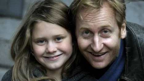 Tea Stjärne och Gustaf Hammarsten har huvudrollerna i SVT:s julkalender "Tjuvarnas jul".